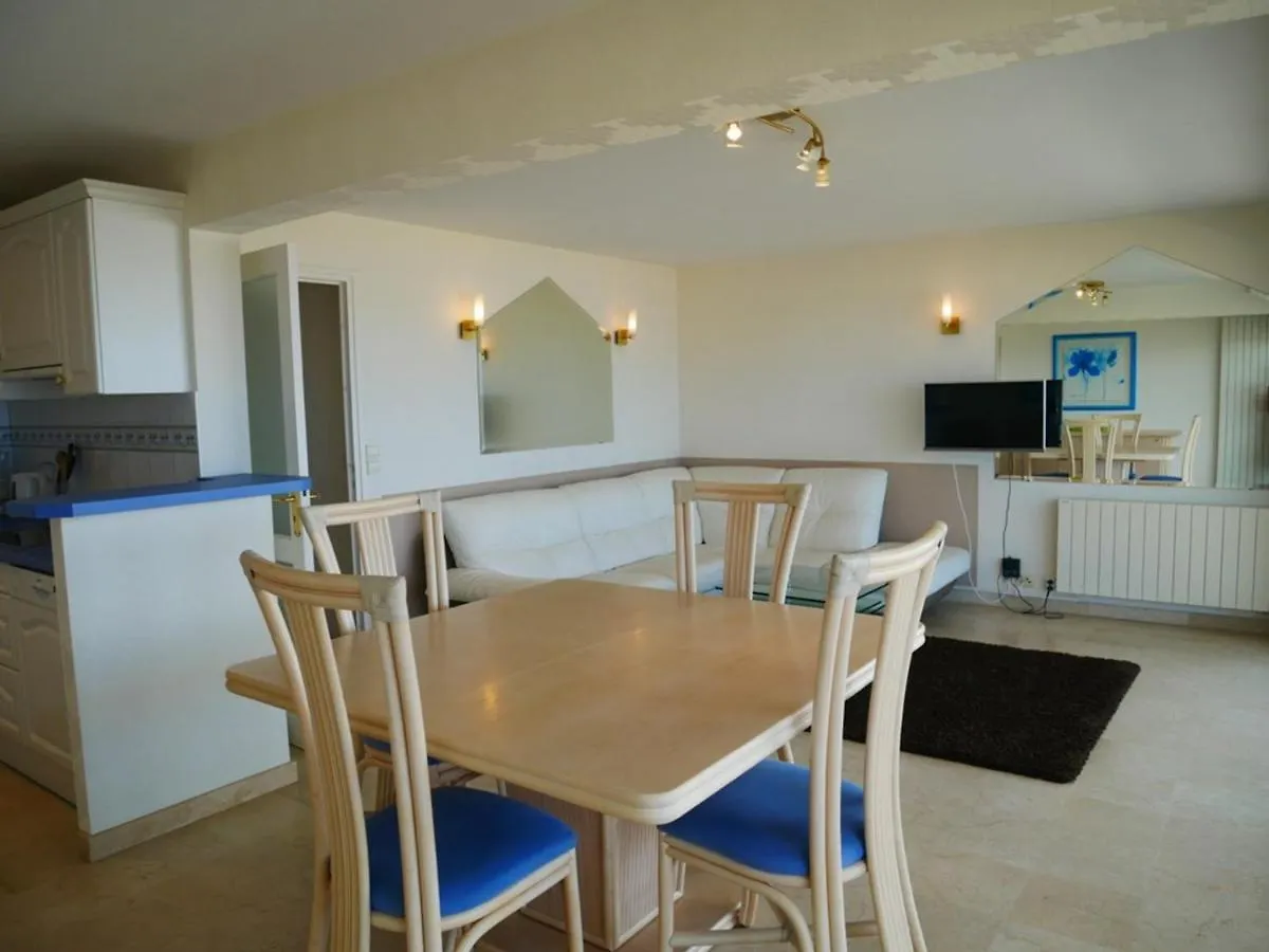 Quiberon: Appartement 3 Pieces Avec Balcon Et Parking Pres Du Centre - Fr-1-478-37 0*, Quiberon