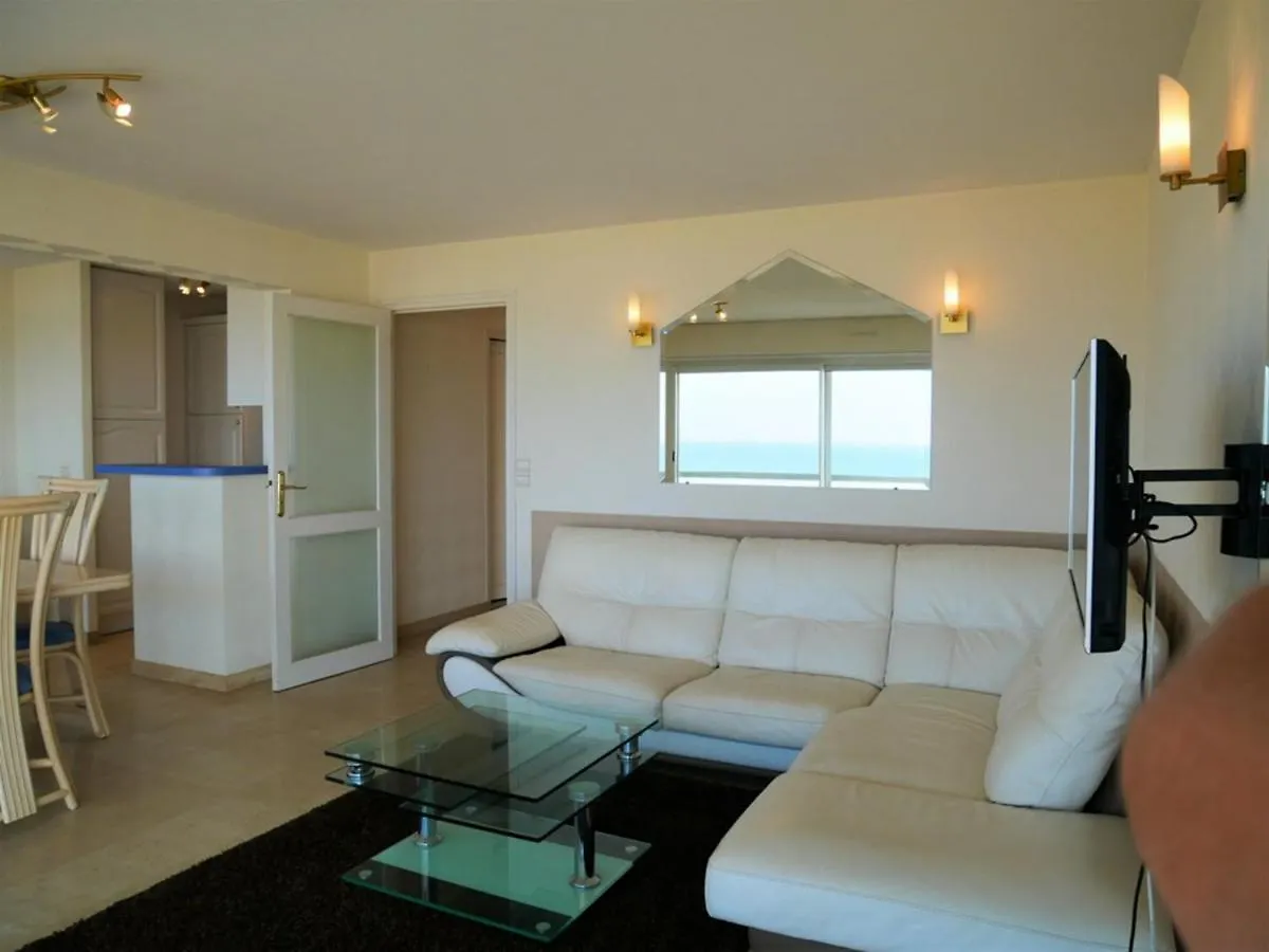 Quiberon: Appartement 3 Pieces Avec Balcon Et Parking Pres Du Centre - Fr-1-478-37 Γαλλία